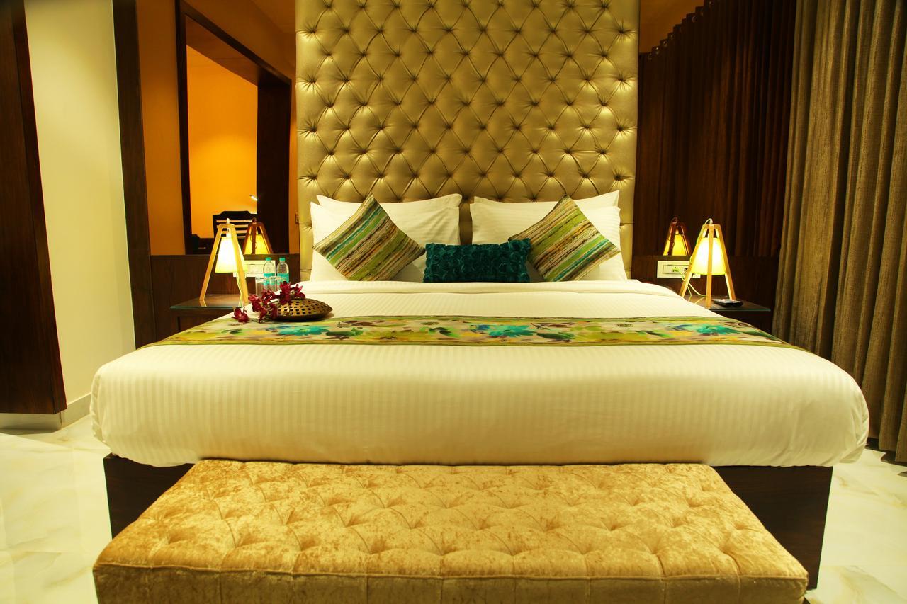 Hotel Wj Grand Jalandhar Esterno foto