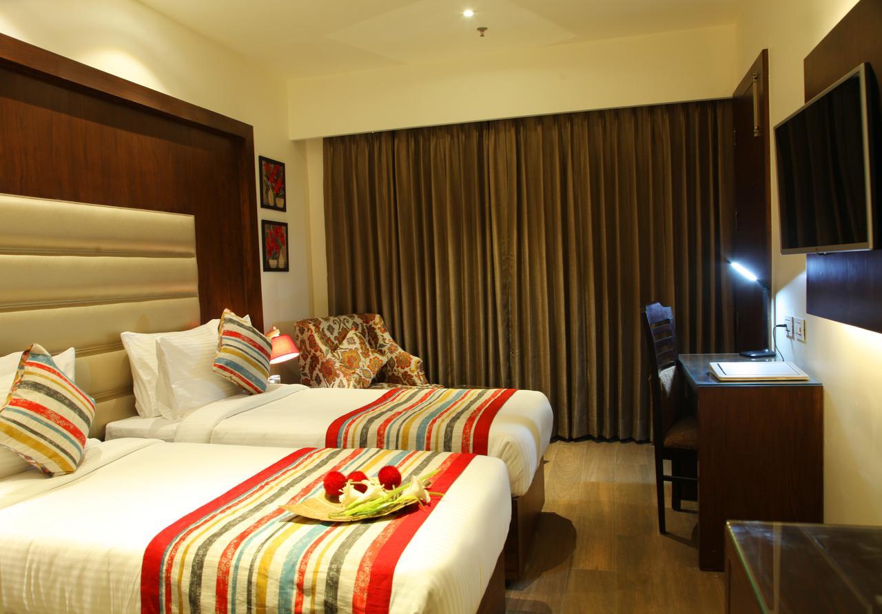 Hotel Wj Grand Jalandhar Esterno foto