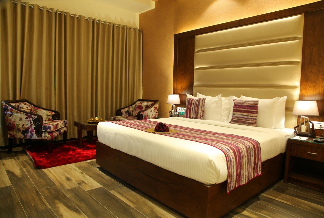 Hotel Wj Grand Jalandhar Esterno foto