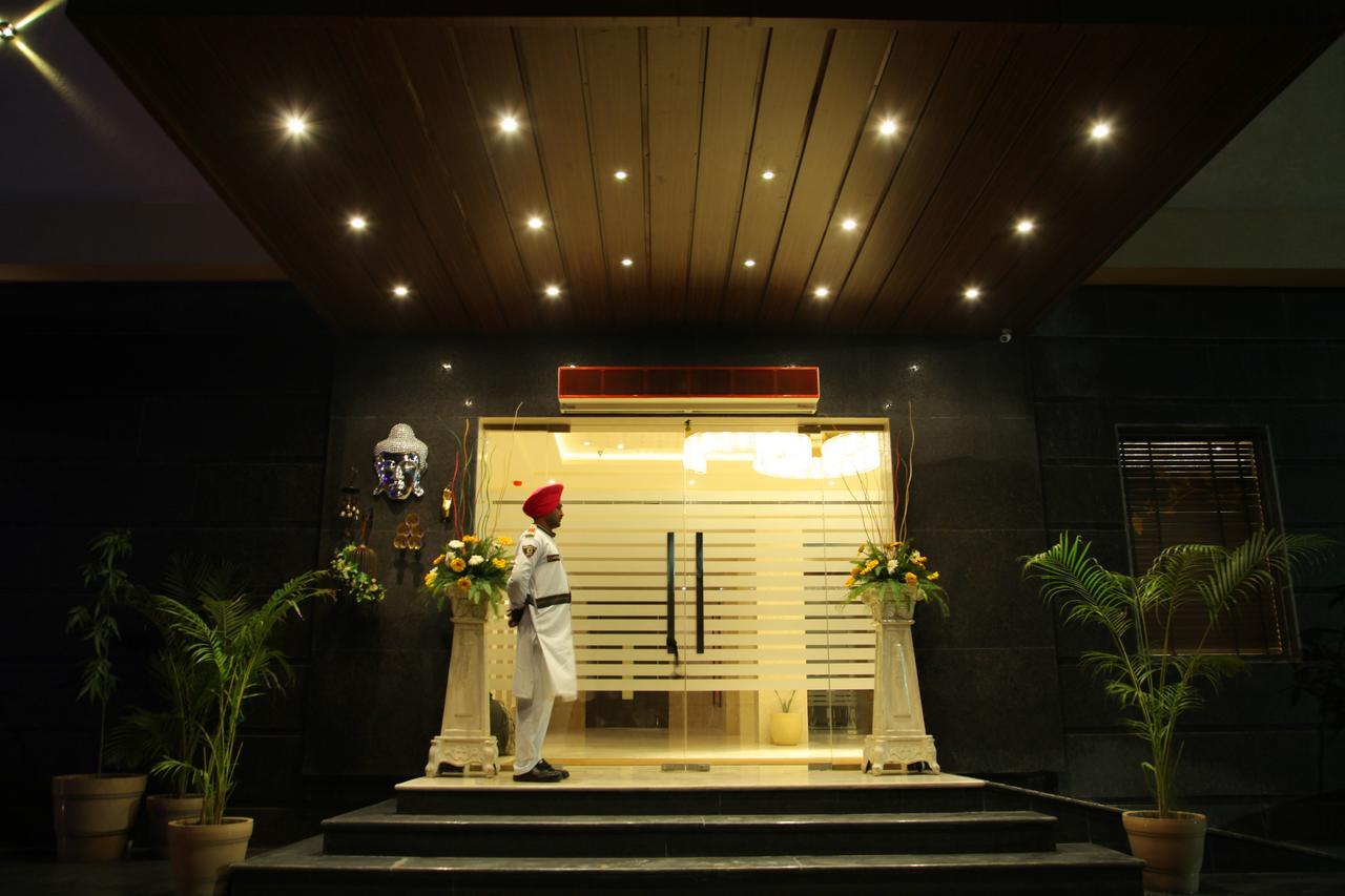 Hotel Wj Grand Jalandhar Esterno foto