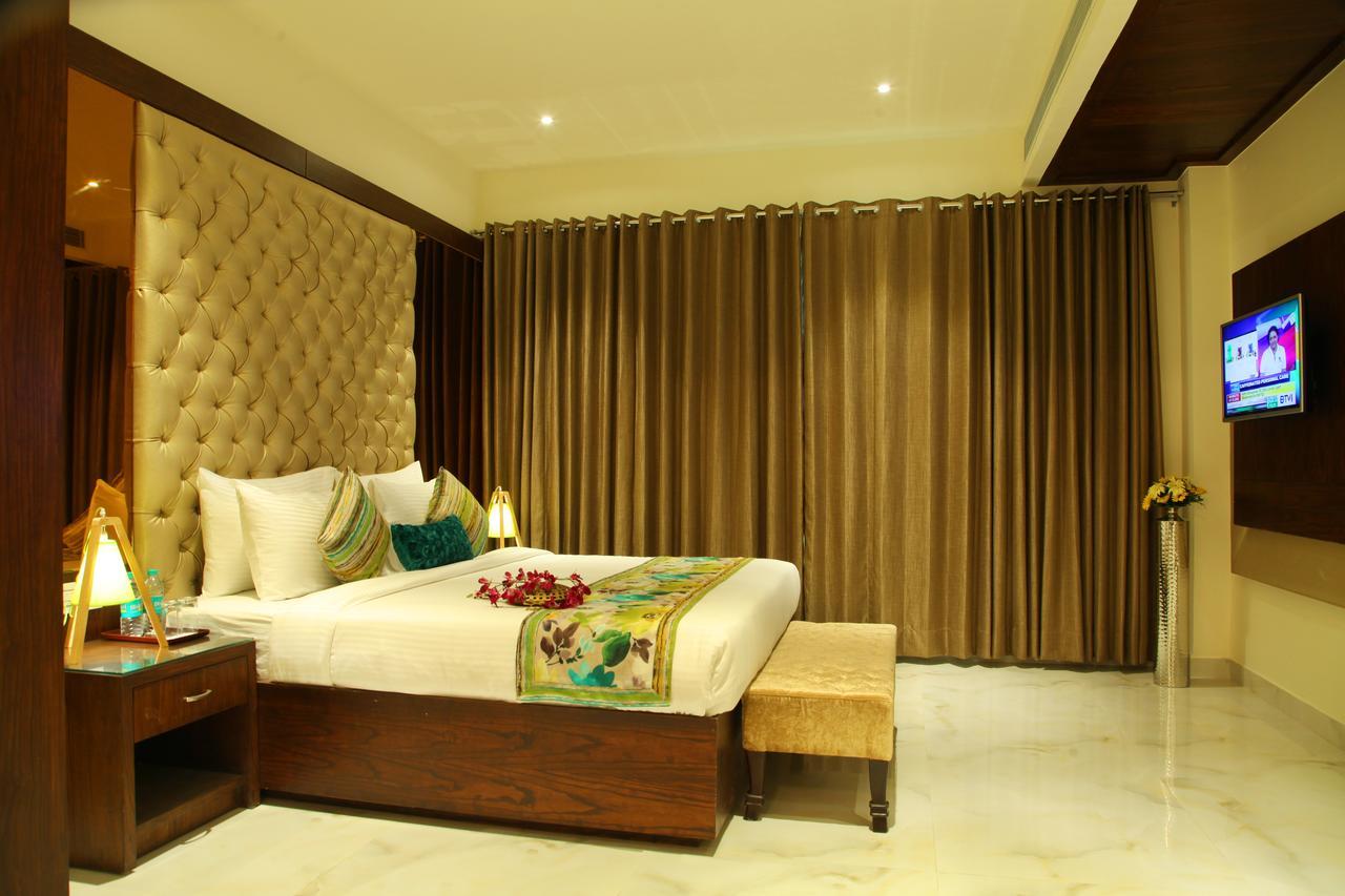 Hotel Wj Grand Jalandhar Esterno foto