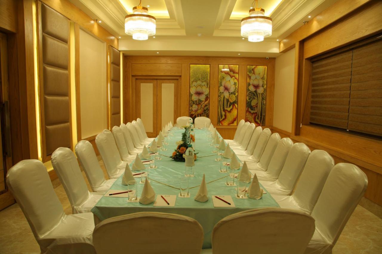 Hotel Wj Grand Jalandhar Esterno foto