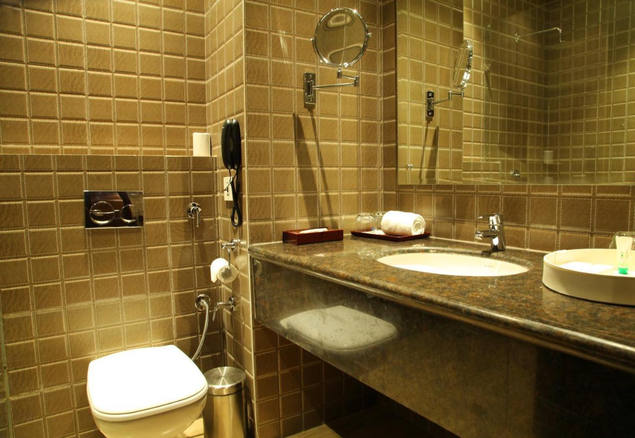Hotel Wj Grand Jalandhar Esterno foto